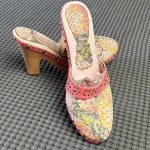 Beston Colorful Floral Mule Heels. Studded Strap, Wooden Heals